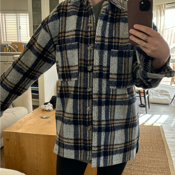 REVOLVE SHACKET - Picture 2 of 4